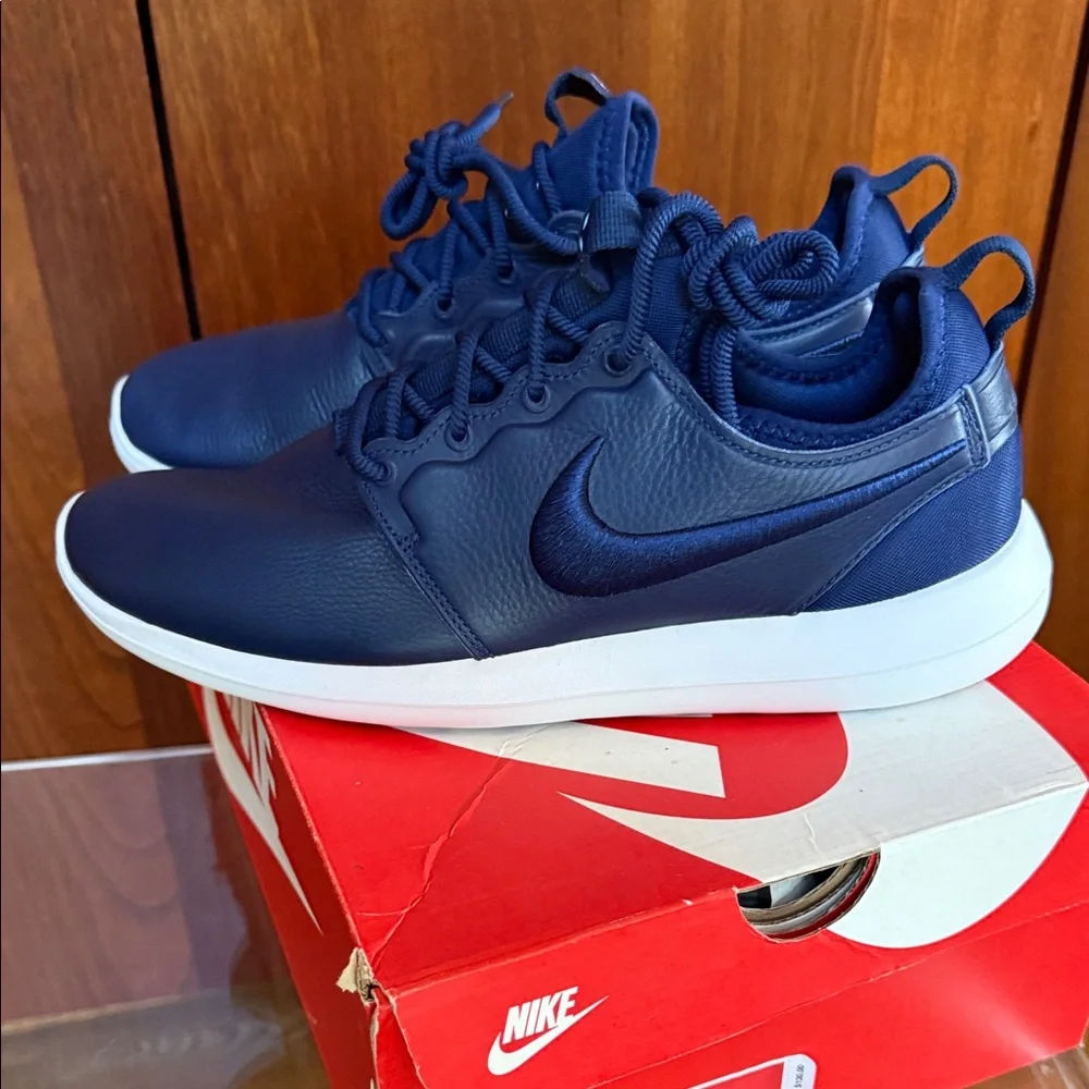 Nike Womens Roshe Blue leather Sneakers - Picture 4 of 6